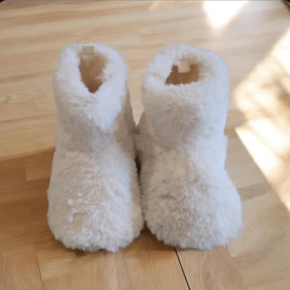 Old Navy Unisex Faux-Fur Booties for Baby Size 12-18M